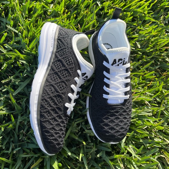 APL🔴TechLoom Phantom black/white women’s Athletic Running shoes 5 - Picture 9 of 15